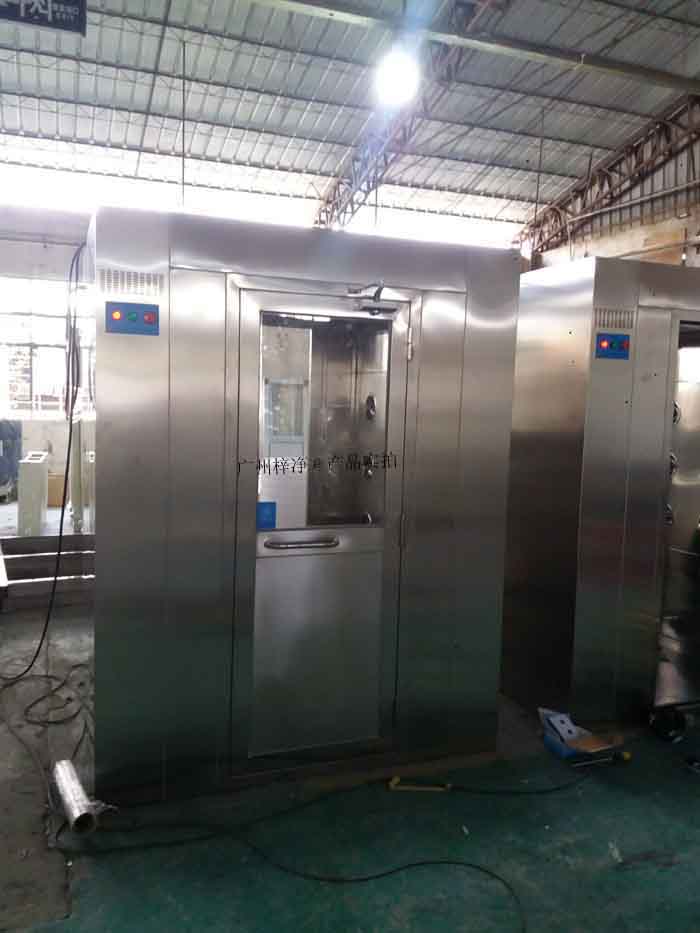 風淋室應配備高效過濾器，確保過濾效率達到行業要求。