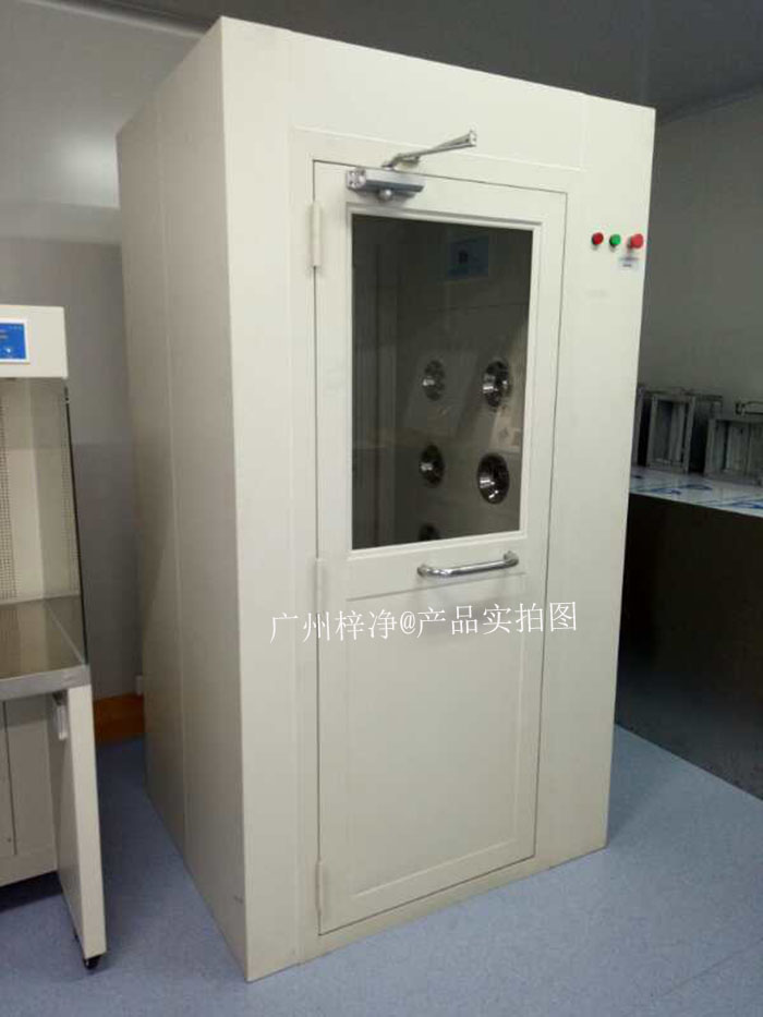 風(fēng)淋室運(yùn)行過程中產(chǎn)生的噪音可能會對操作人員造成不適，影響工作效率。